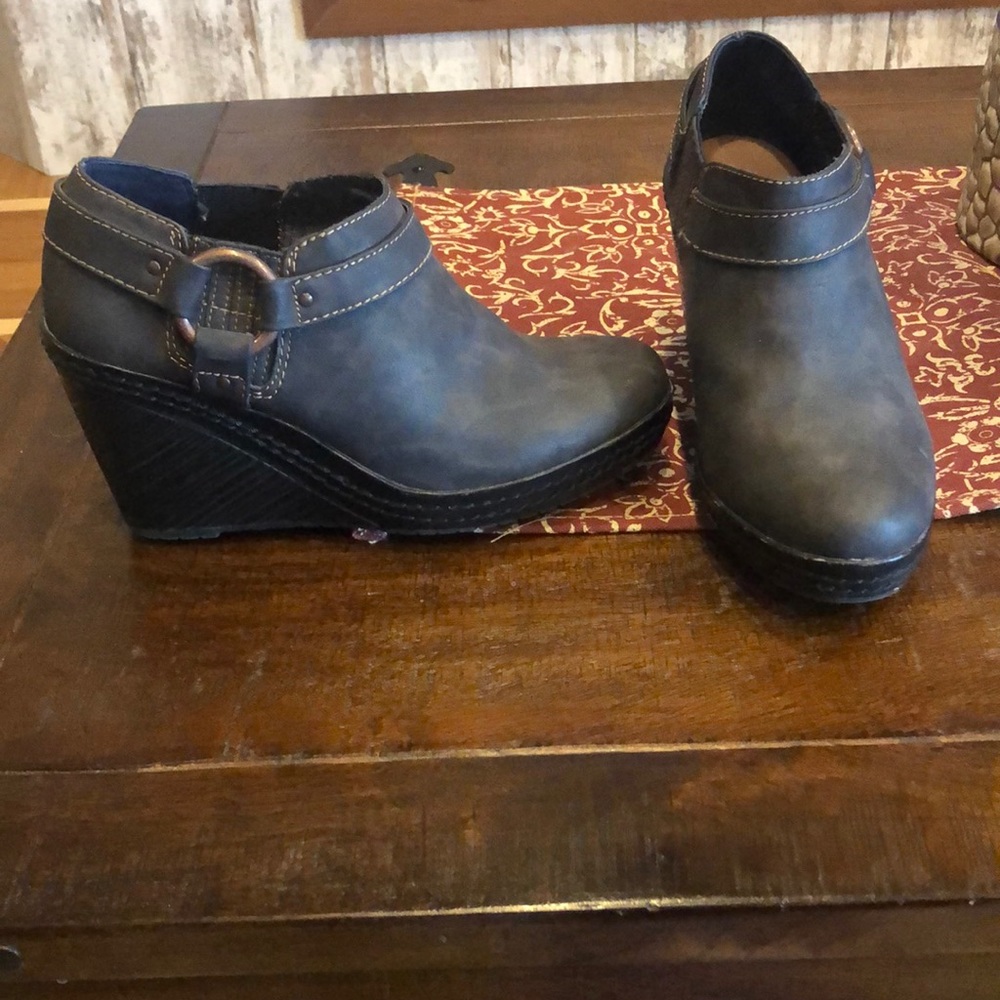 Dr Scholl’s leather wedge boots size 8